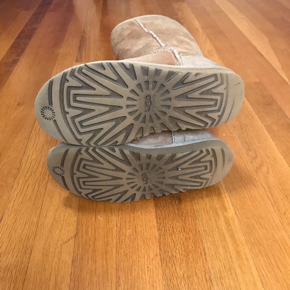 Classic Tall Tan Uggs - Picture 6 of 8